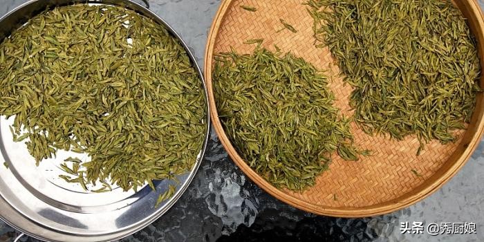 糖跟茶叶一起炒,茶叶和白砂糖在锅中炒