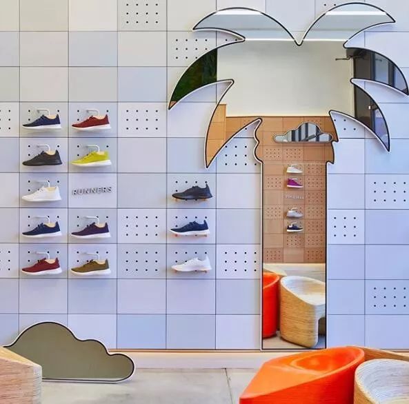 耐克阿迪比较火的鞋,耐克很火的网红鞋