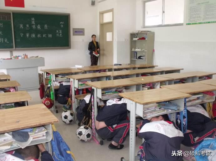 学校地震疏散时的注意事项,学生地震中的逃生法则