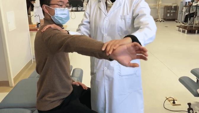 肩膀痛不知什么原因,教你一个动作解决肩膀疼痛