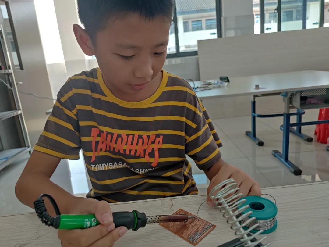 初中生的科技热情怎么点燃？位于大湾区的这所学校开设了这门课
