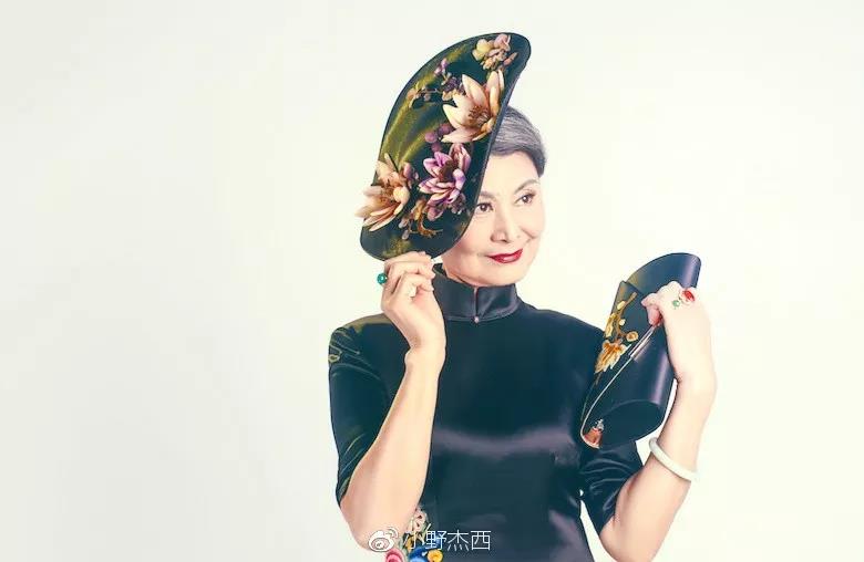 奶奶穿旗袍惊艳了整条街,奶奶穿旗袍惊艳外国人