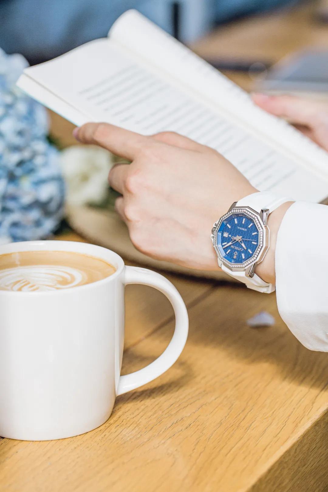 十一国庆没闲着，大腕给你找了4个爱表的女朋友