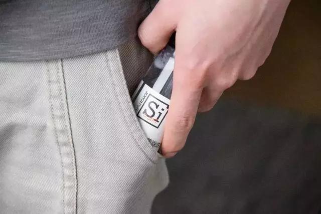 “脚臭”最怕脱鞋尴尬？随身带瓶鞋袜除味喷雾，还你自信每一天