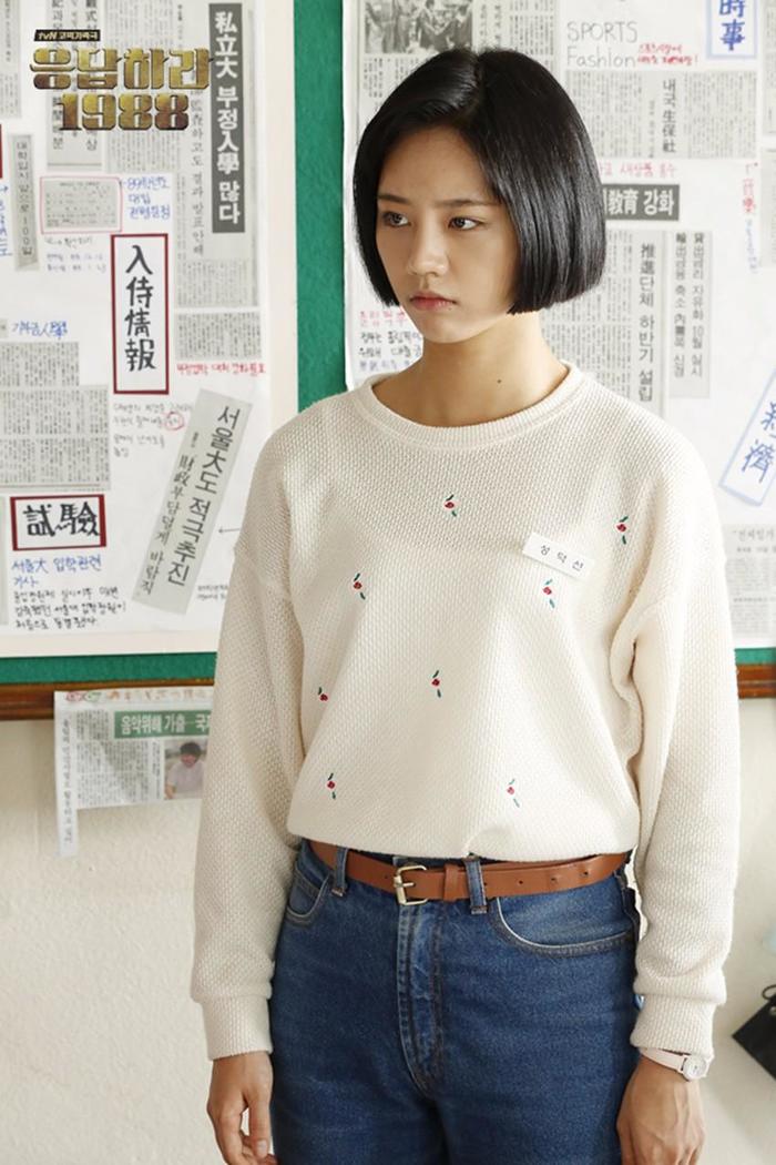 请回答1988德善所穿什么颜色毛衣,请回答1988德善所穿什么毛衣