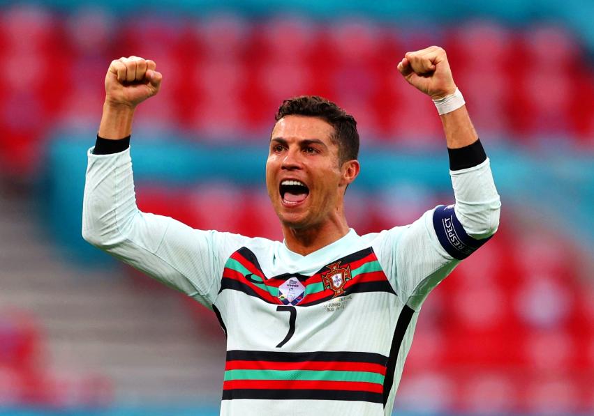 36岁3亿粉丝C罗憾别欧洲杯？扔​袖标拍卖64000欧元救助6个月婴儿