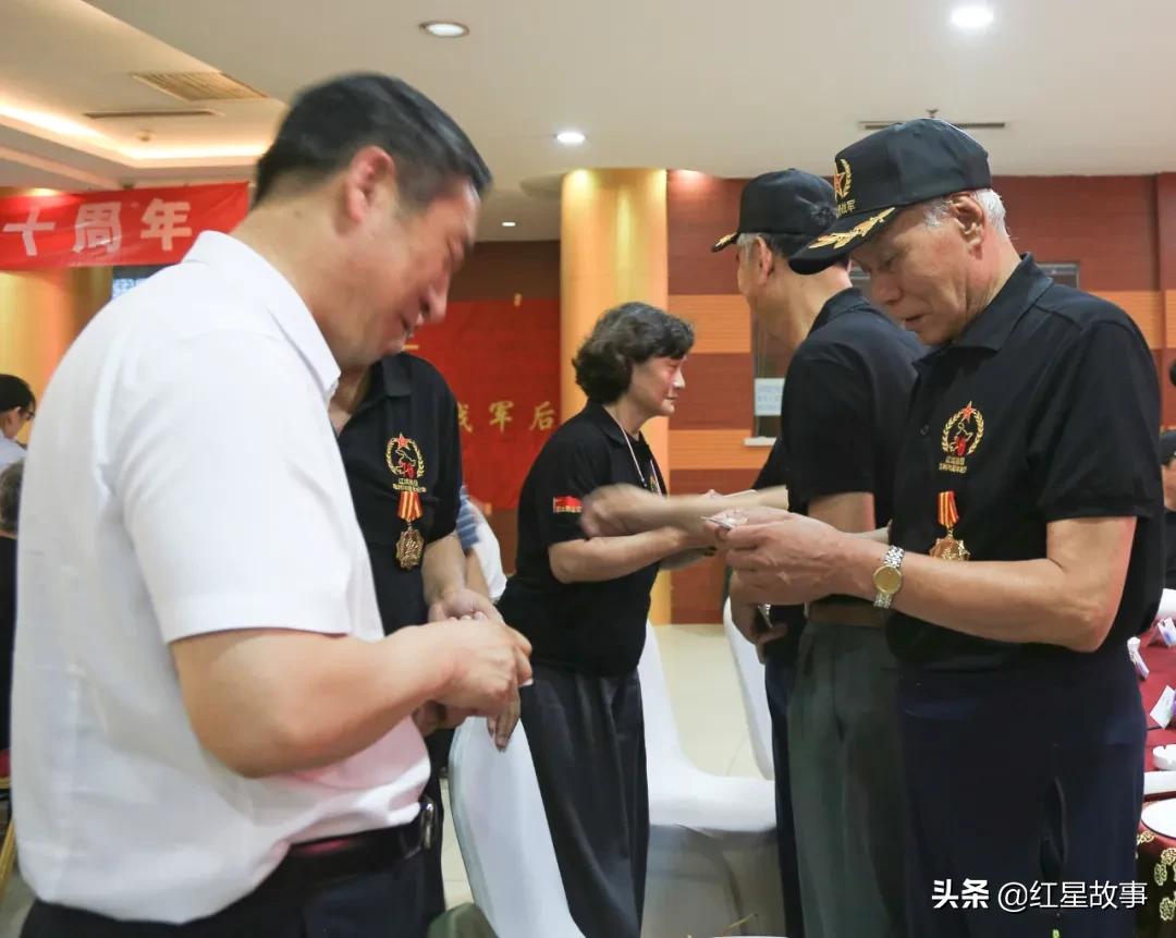 深切缅怀抗战烈士及英雄们,深切缅怀袁隆平同志