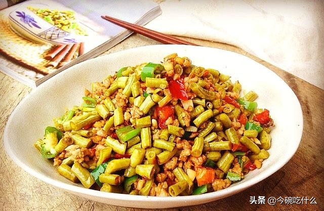 风味独特的四川泡菜制作及养护法，见证一坛传家泡菜的诞生