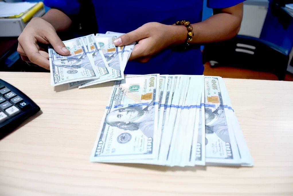 缅甸国内美元汇率下跌，需求增加，兑换机构面临美元短缺的情况