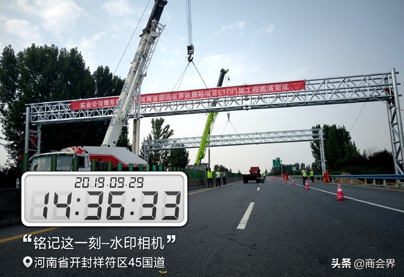 鄂渝省界站首座etc门架吊装成功,省界etc门架
