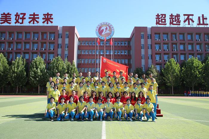 凝聚集体力量的班徽,团结友爱拼搏进取班徽