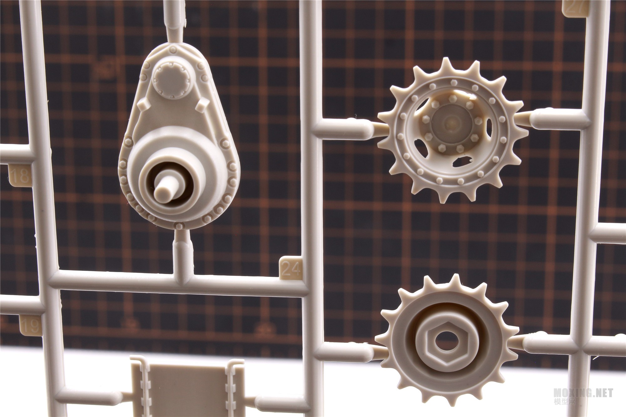 MENG,SS-018-1/35以色列“雌虎”重型装甲运输车-简介与开盒