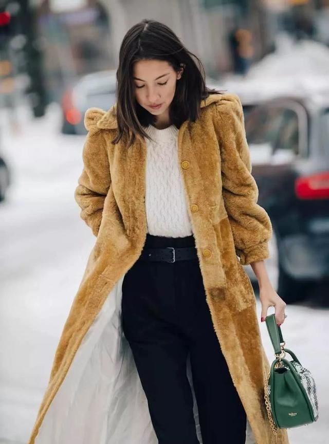 驼色大衣配色法则教你穿出高级感,暖驼色搭驼色大衣好看吗