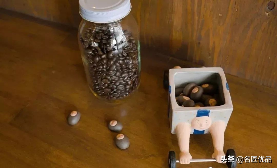 想不想开？这个贴着小胡子的女生，做出全世界最可爱的汽车