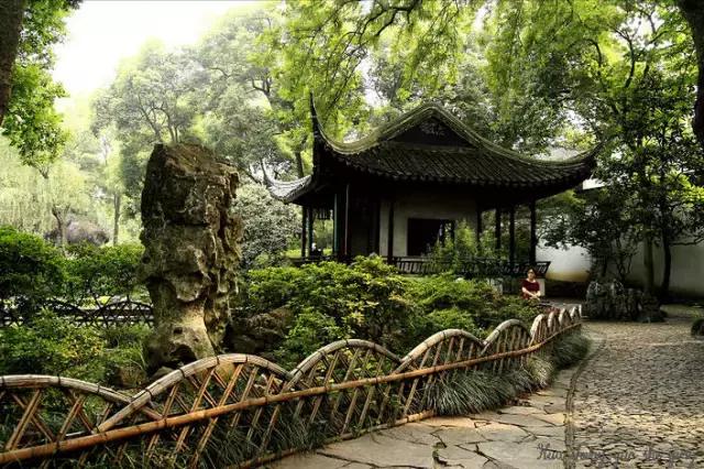 中国园林的诗情画意之美,虽由人作宛自天开的造园理念