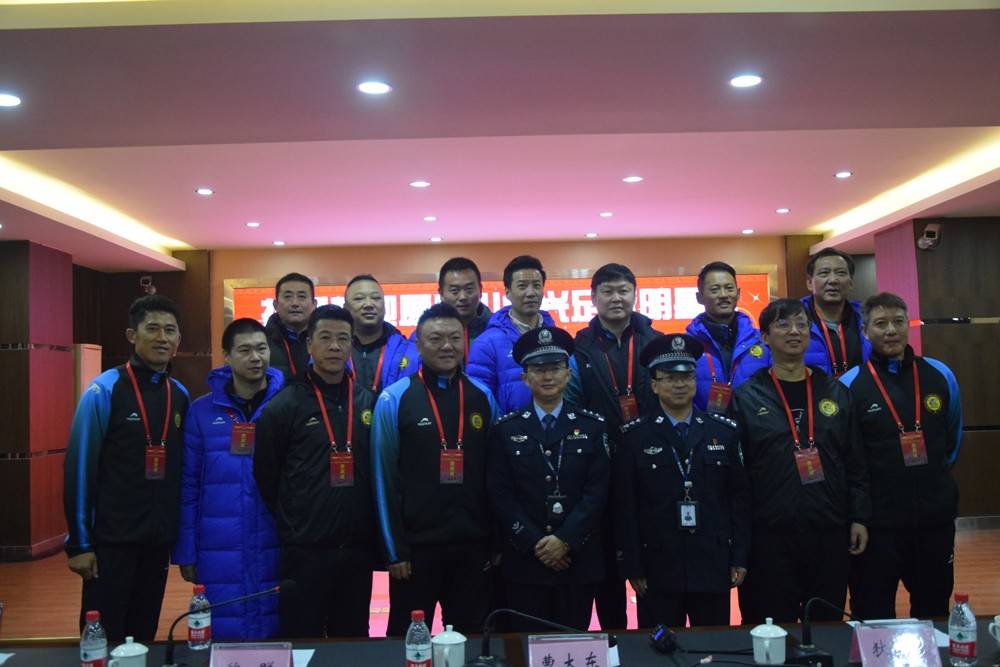 原四川全兴足球明星队到川中监狱开展帮教活动