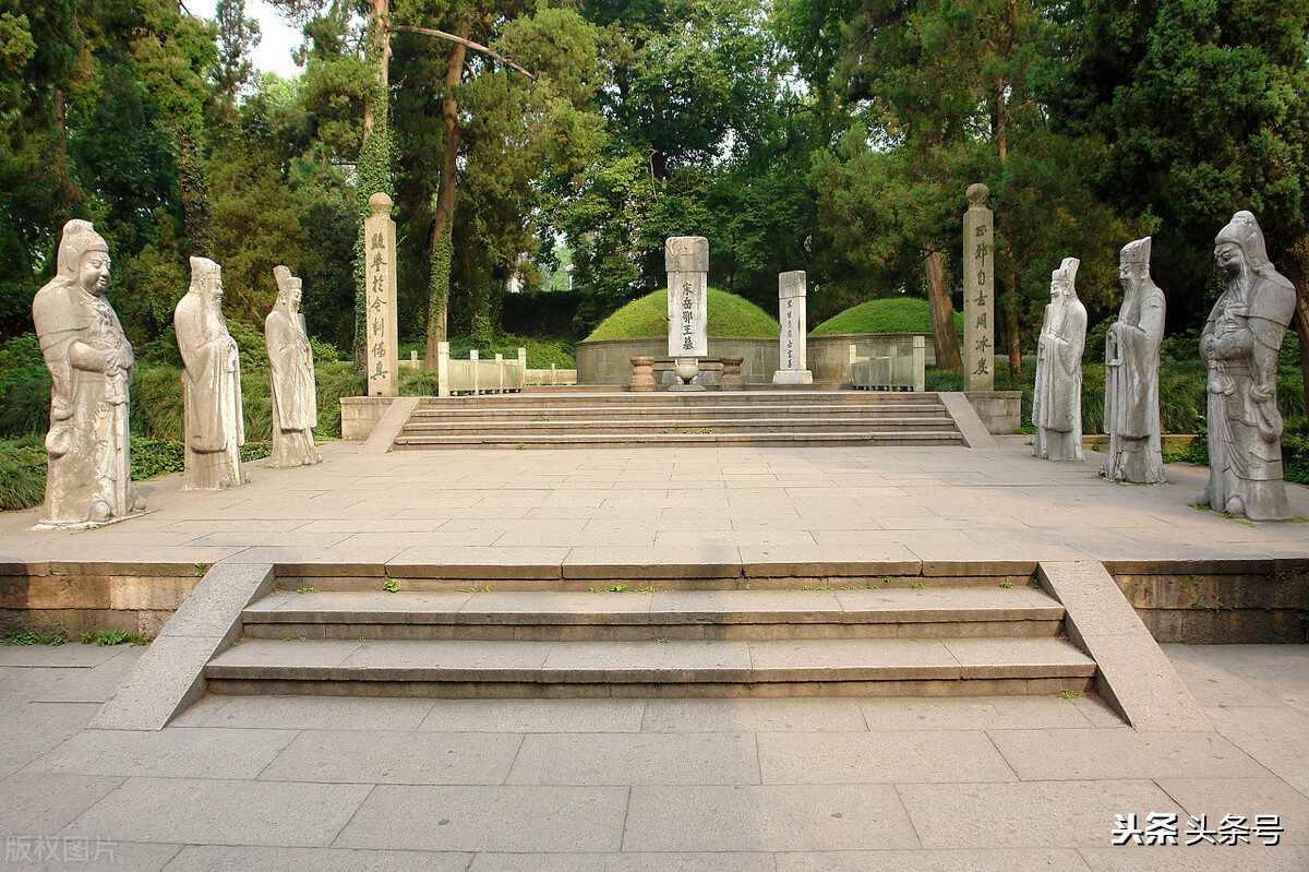 西湖周围有哪些名人的墓,西湖有多少名人的墓