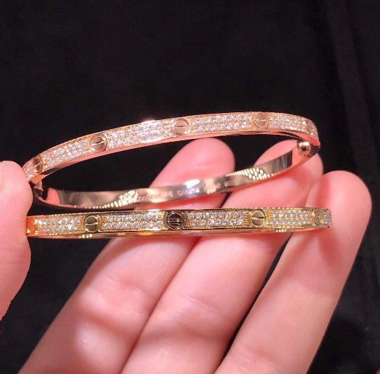 黄金圆棍手镯和扁平手镯优缺点,黄金手镯怎么选才好看