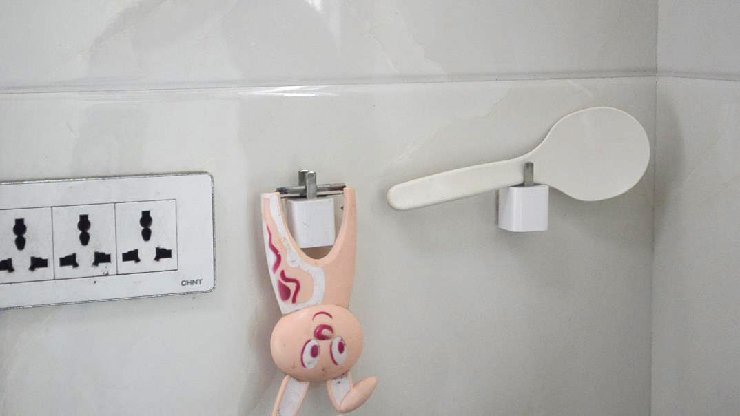 厨房里放2个手机充电头，作用太棒了，一年能省下不少钱，学学吧