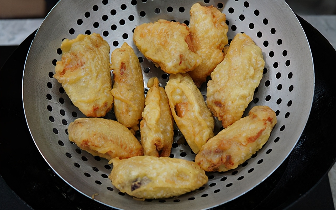 蛋黄鸡翅怎么做外酥里嫩,蛋黄鸡翅的糊怎么调