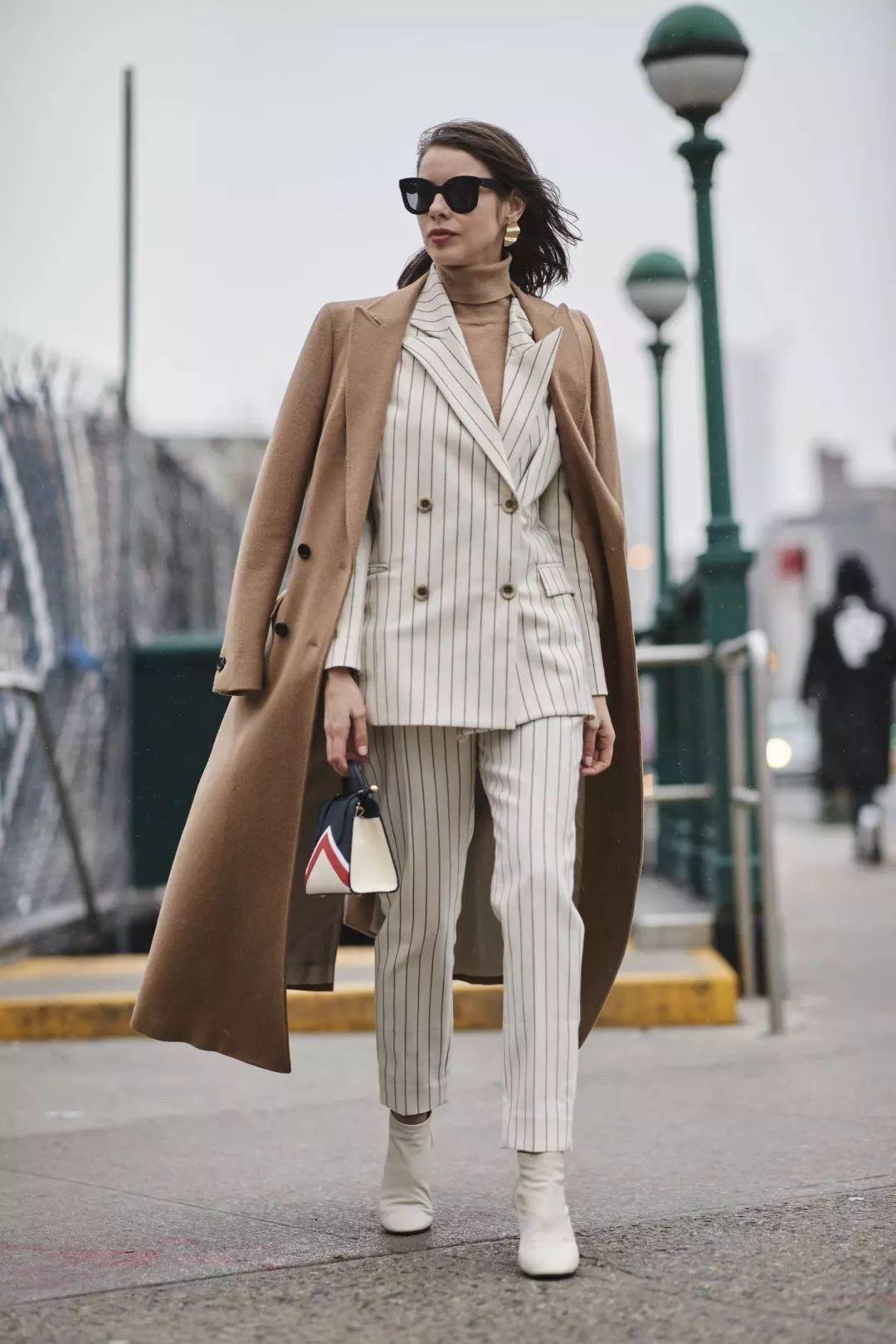 秋冬用好奶茶色穿出高级感,显白的奶茶色让你气质甜美高雅