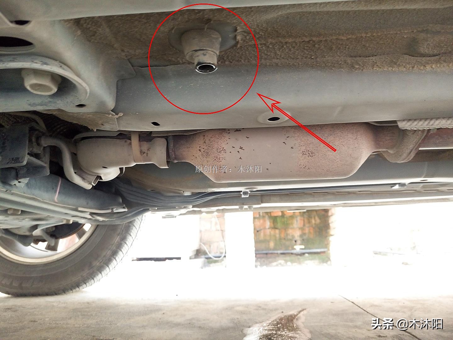 雨天车内出现渗水怎么办?清理排水孔很重要,自己动手能省不少钱