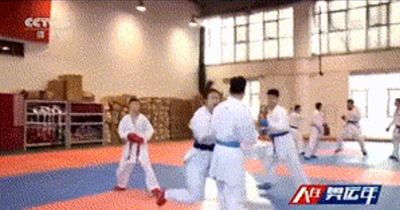 这样的“*力暴**萝莉”，丑吗？