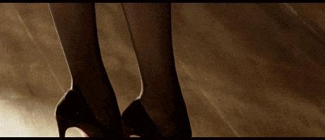 为什么黑丝对男的诱惑这么大?对黑丝毫无抵抗力呢?