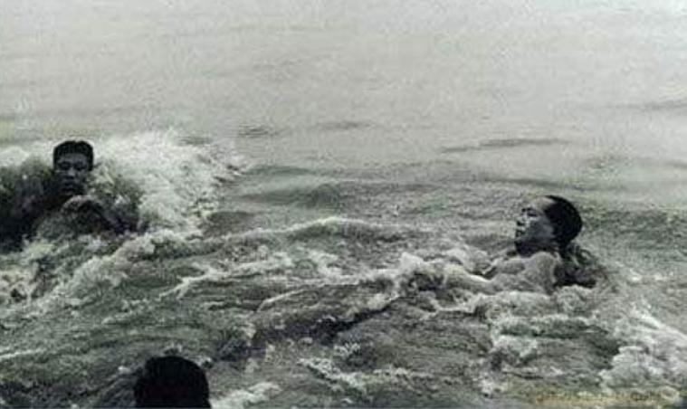 毛*东泽**卫士长李银桥，相伴15年分别，主席说：你比我的孩子还亲