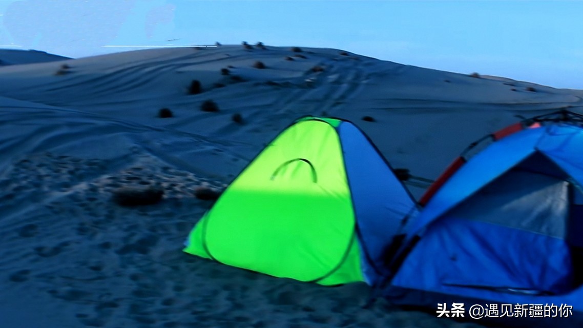 塔克拉玛干沙漠篝火晚会,六轮越野车穿越无人区