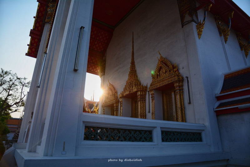 曼谷卧佛寺庙在哪里,曼谷卧佛在卧佛寺里面哪里