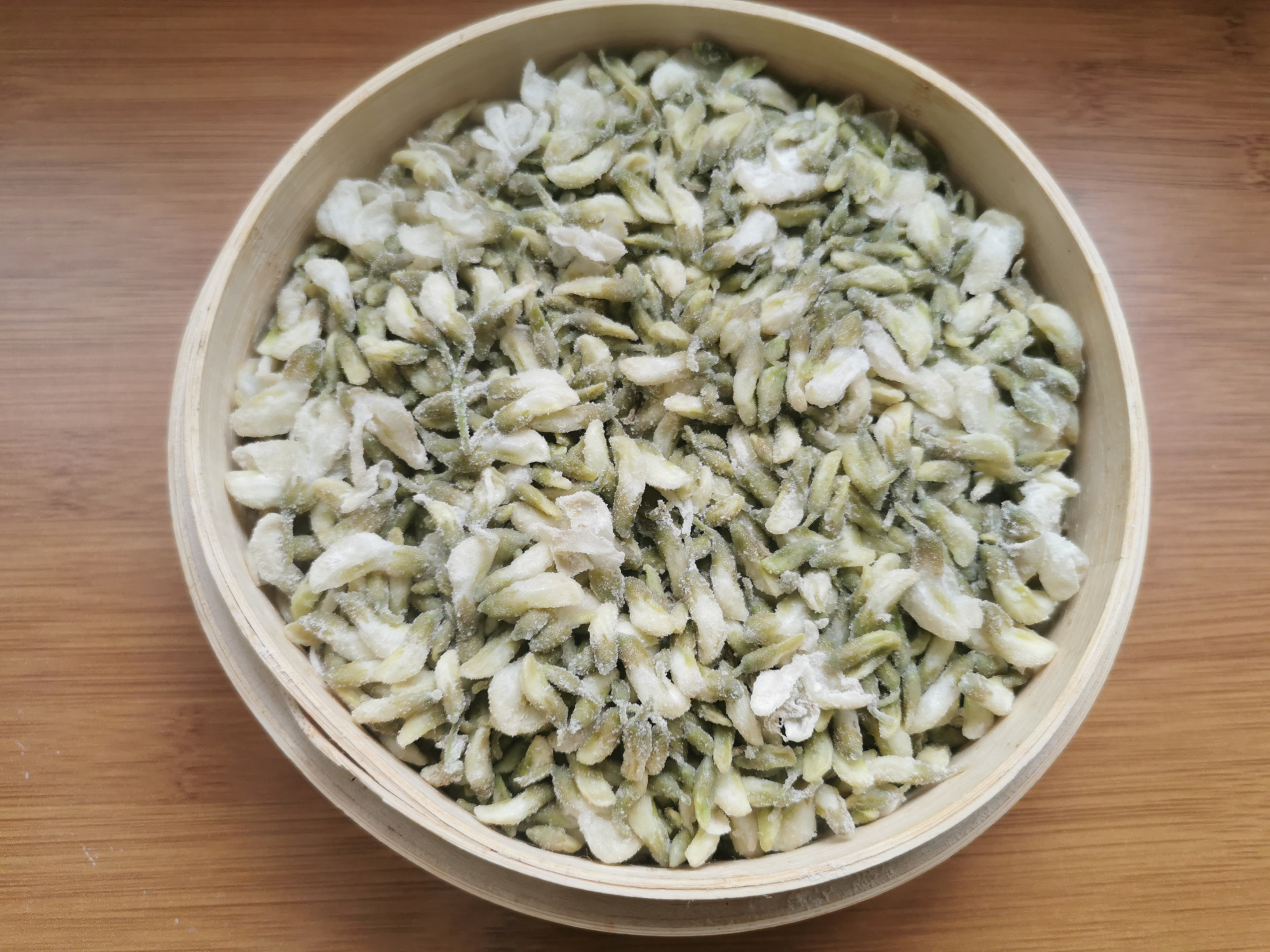 不焯水的槐花有毒吗,洋槐花不加面粉直接上锅蒸