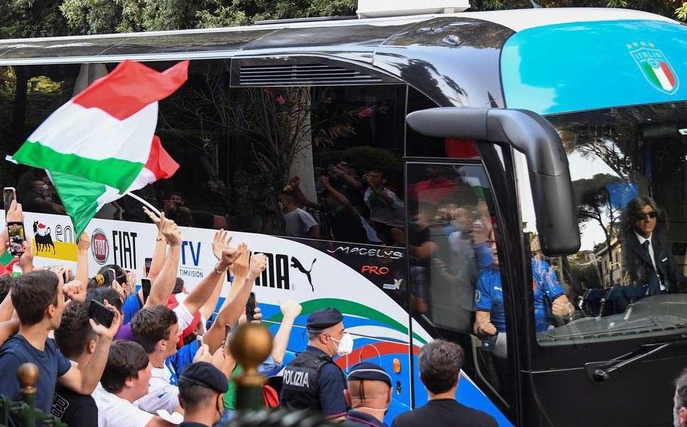 意大利带着德劳内杯回家,意大利带奖杯回罗马