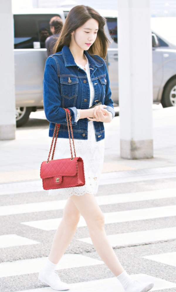 李宇春一身绿色百褶裙现身,李宇春中性风短裤