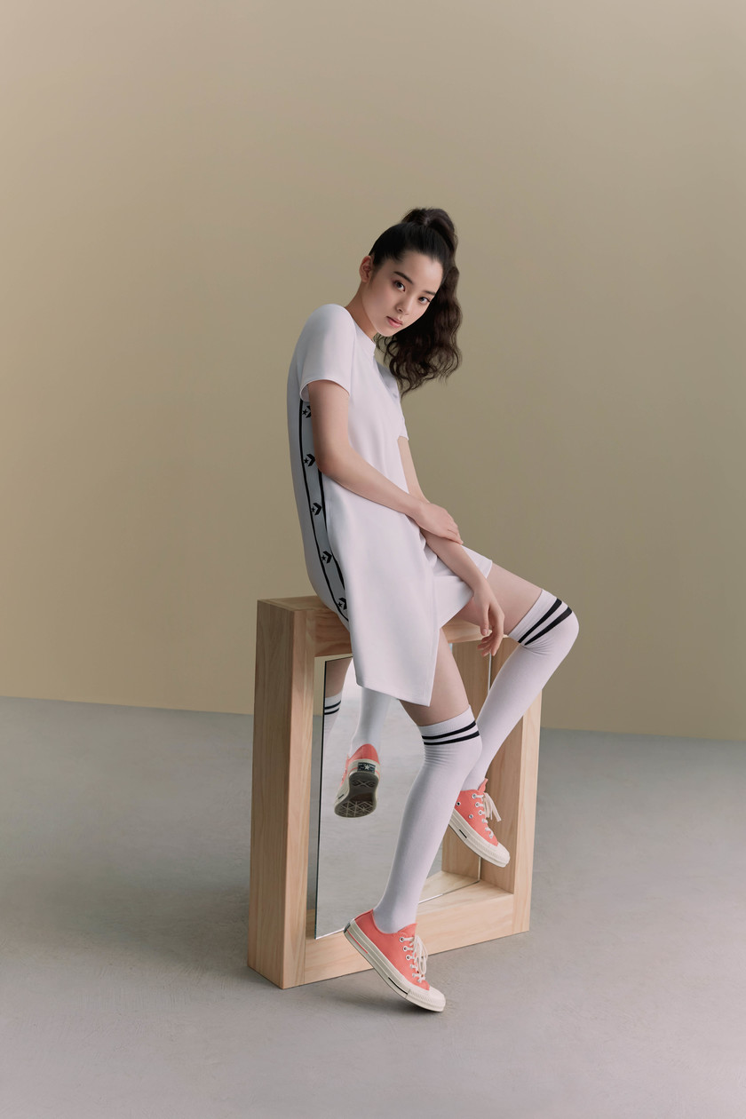 匡威女孩白蓝渐变,匡威女孩欧阳娜娜