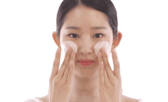不会卸妆，你抹1万元一瓶的乳液，擦18层精华都没用