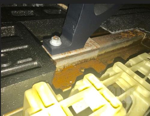 modely左前底盘漏水,modely漏水问题改进了吗