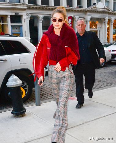 杨幂穿打底袜好看吗,杨幂穿长筒袜的穿搭