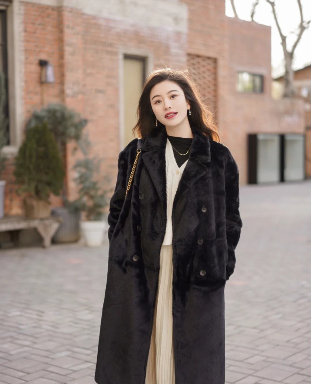 皮草外套大衣,皮草外套怎么穿出时髦感