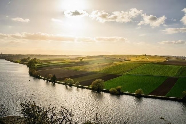 被大山围住的县城,被大山包围了