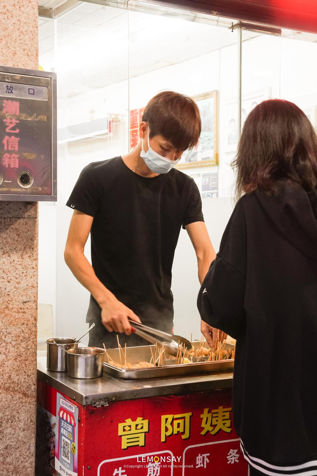 藏在水库的“阿姨街”,人均20块胖成猪