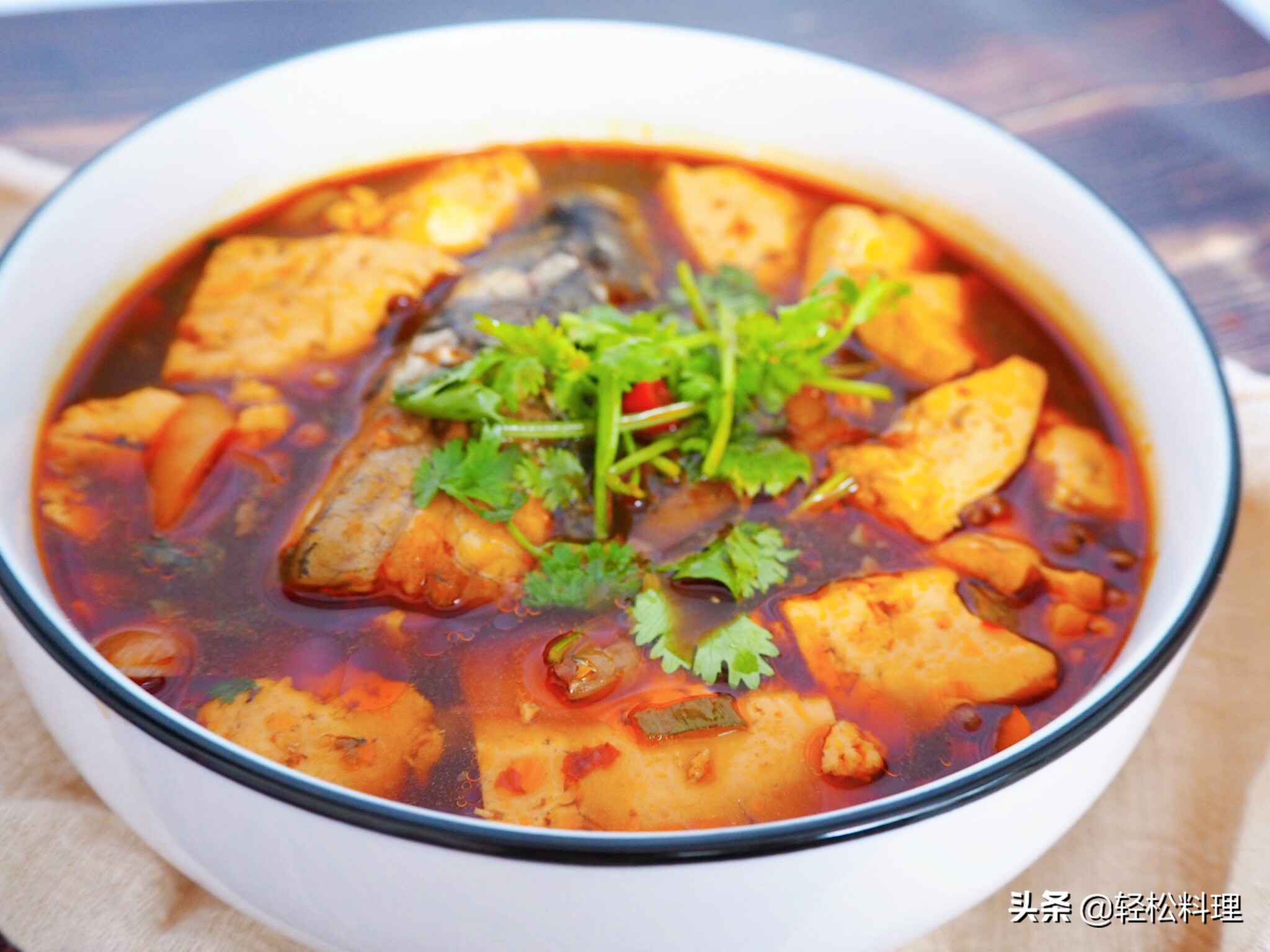 炖鲢鱼大鱼头怎么做出来的汤不腥,鱼头怎么做好吃不上火微辣