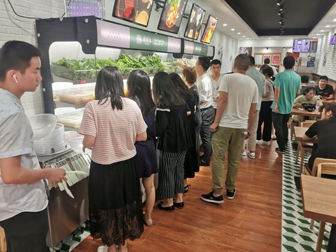 麻辣烫杨国福vs张亮麻辣烫,麻辣烫杨国福还是张亮好