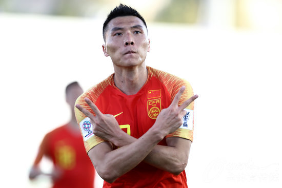 国足2比1吉尔吉斯斯坦于大宝进球,中国男足于大宝