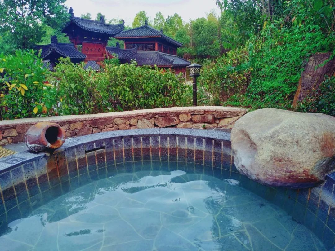 武汉周边温泉东南亚风情酒店,武汉周边温泉别墅度假哪里好