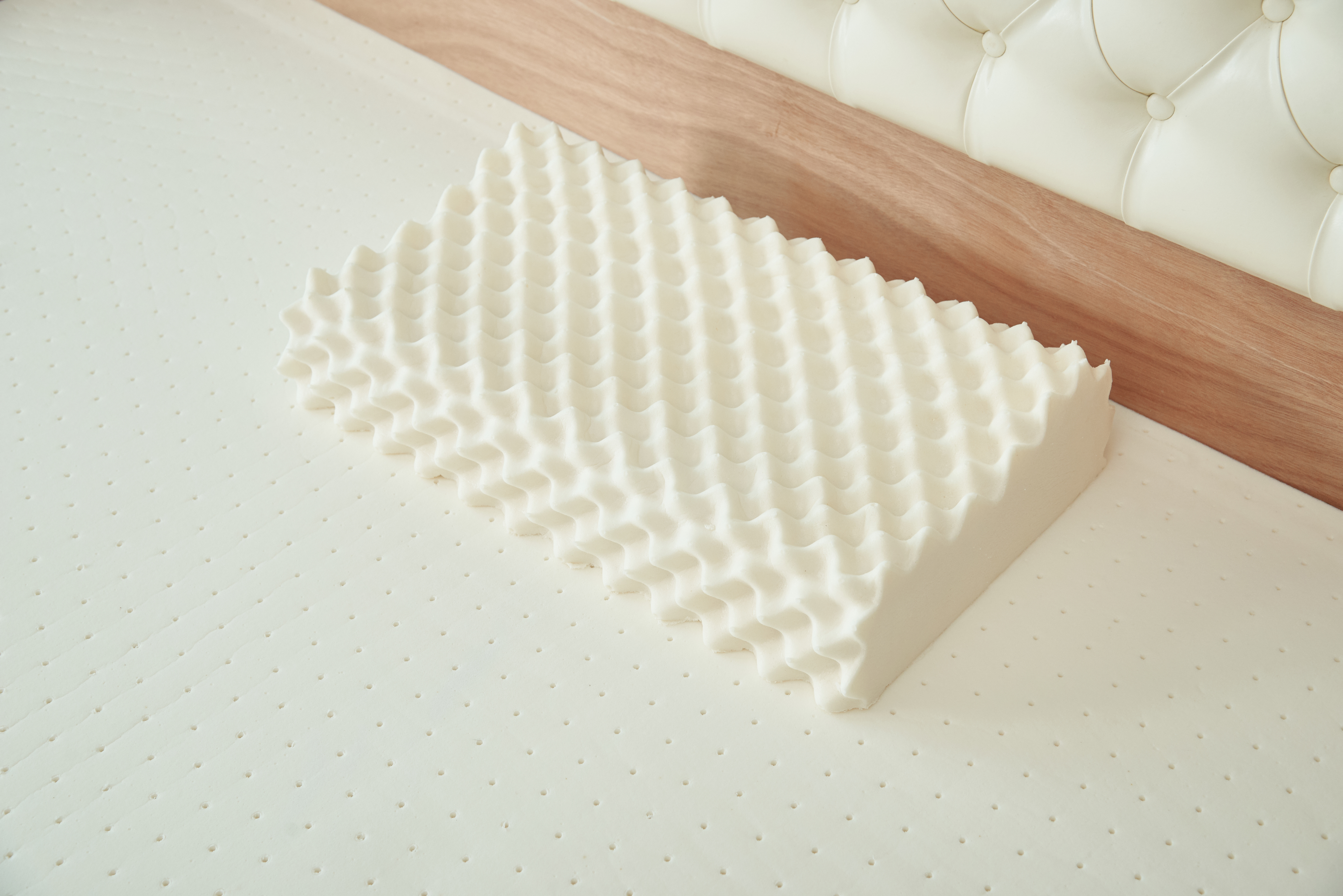 乳胶枕头怎么睡哪边高哪边低,乳胶枕头是睡高一点还是低一点