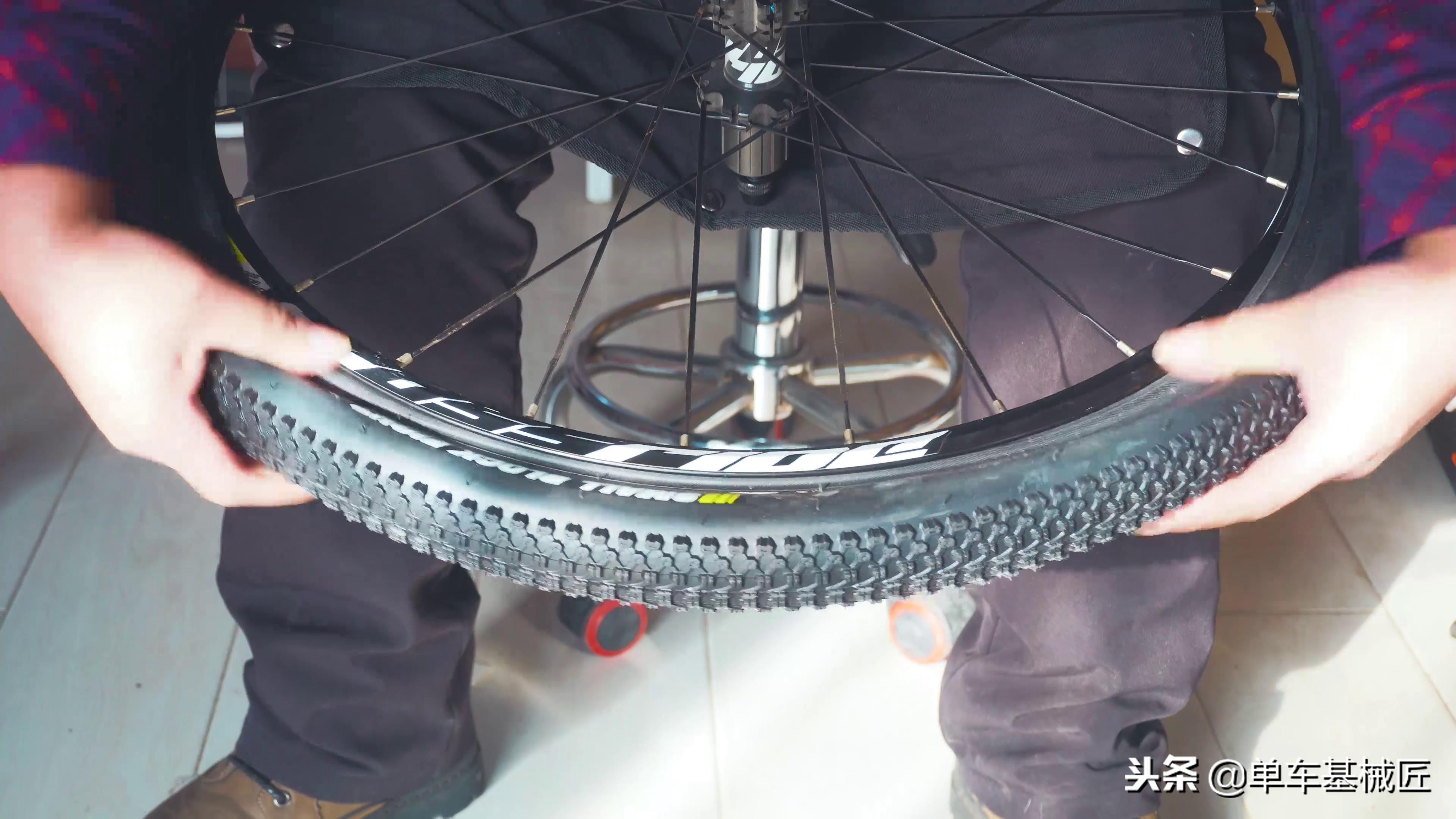 单车基械匠维修视频,自行车更换内胎和补胎技巧图解
