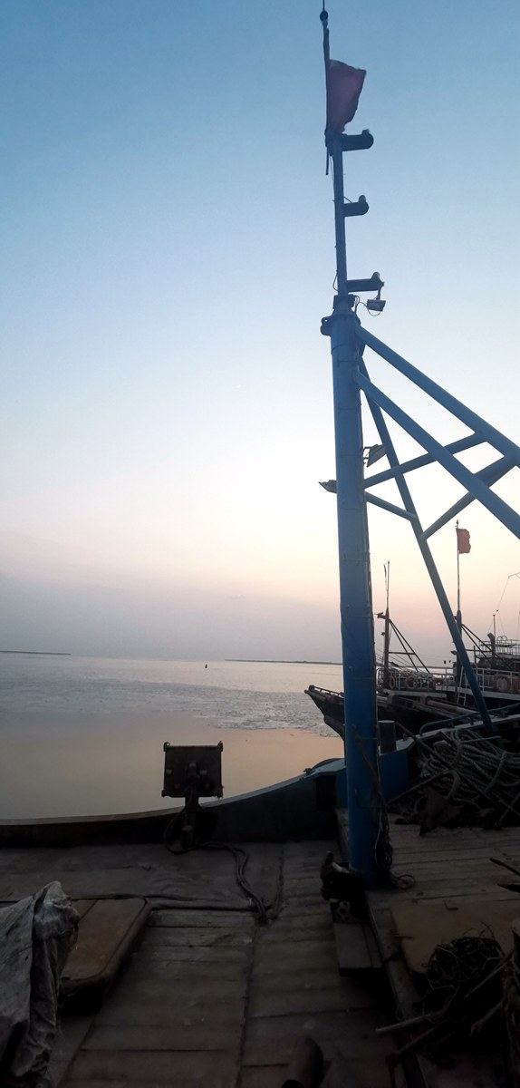 摄影：静静的渤海湾（捞鱼尖村渔船码头）