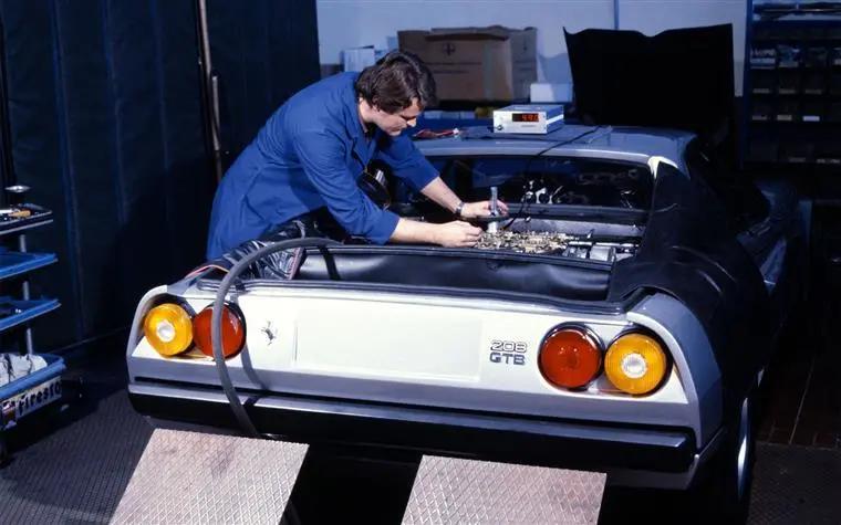 连老司机也蒙了，最离谱的V12发动机才1.5升？