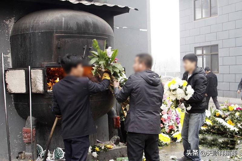 老人的遗物衣服可以送人吗,老人去世了衣服咋处理